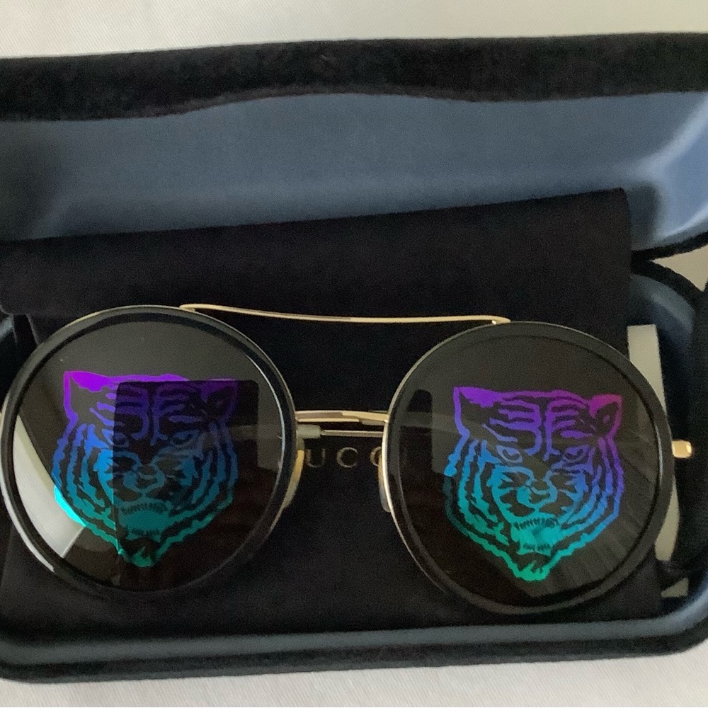 Gucci Black Sunglasses with Vibrant Tiger Lens Design